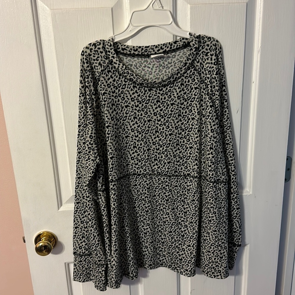 SIMPLE Suzanne Betro leopard top